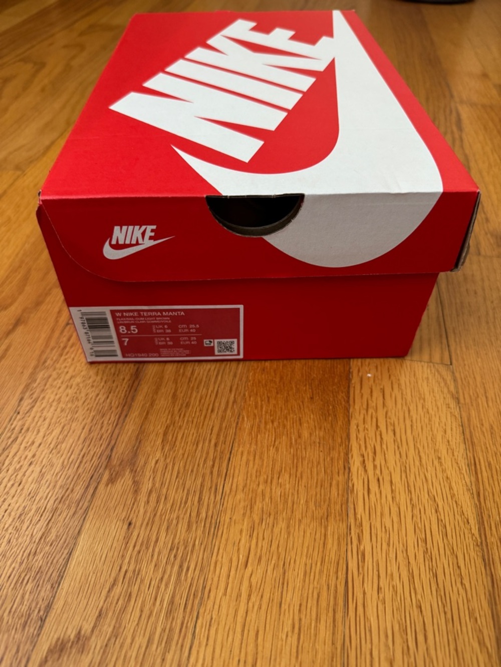 Nike women’s size 8.5 Terra Manta sneakers EUC comes with box - Picture 2 of 7